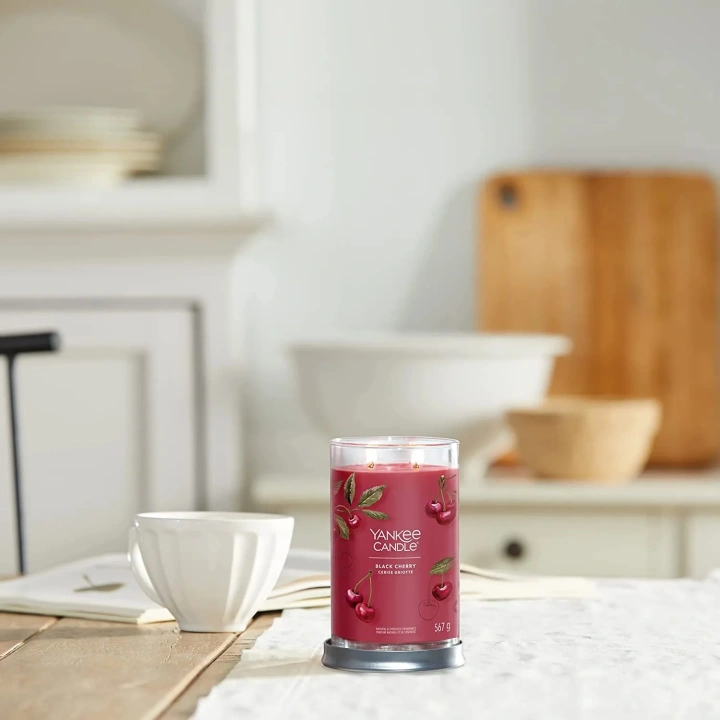 YANKEE CANDLE Signature tumbler z 2 knotami BLACK CHERRY 567g