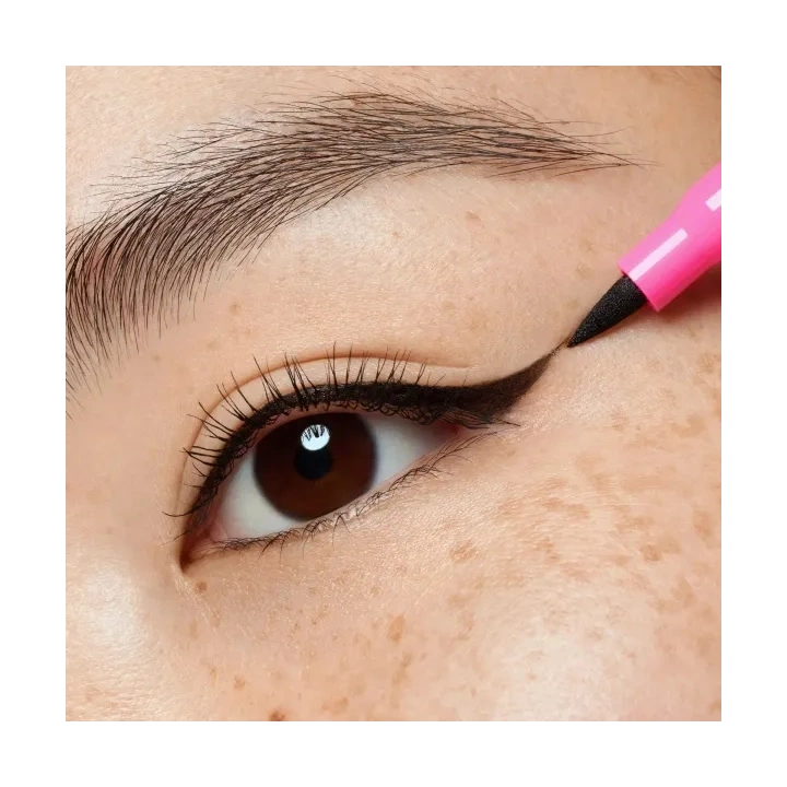 ESSENCE Line It Like A Pro! eyeliner 01 Czarny 1,2g 