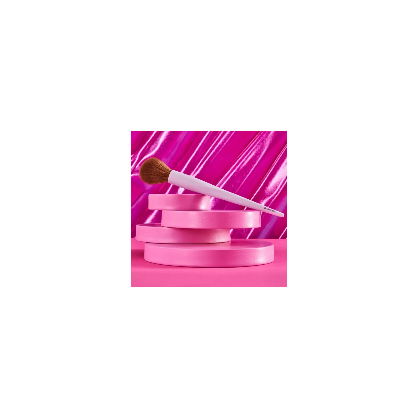 ESSENCE Brush Blush & Highlighter pędzel do różu i rozświetlacza 01 It's Glow Time 