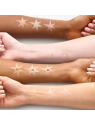 ESSENCE Soft Touch Bouncy Glow rozświetlacz do twarzy 20 Glazed Dew 4g