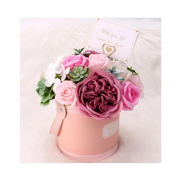 ECARLA Flower Box bukiet zapachowych kwiatów mydlanych Odcienie różru BUK10R