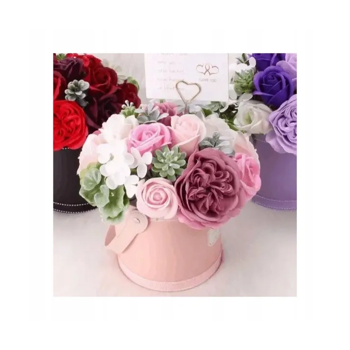 ECARLA Flower Box bukiet zapachowych kwiatów mydlanych Odcienie różru BUK10R