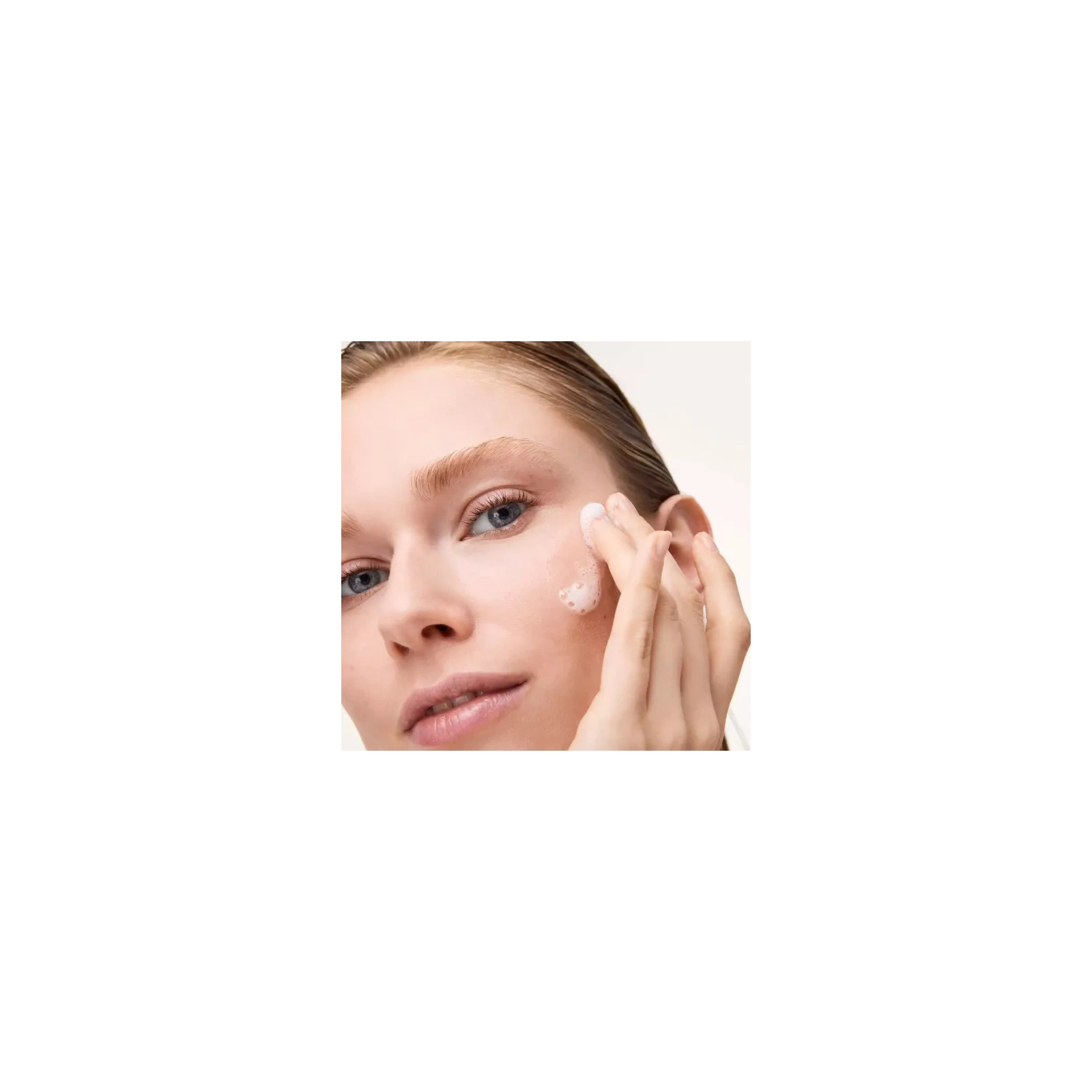 CATRICE Soft Glam Foam Primer baza pod makijaż 010 Beyond The Cloud 32,5ml