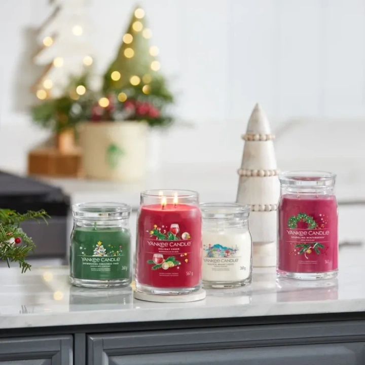 YANKEE CANDLE Signature Średnia świeca w słoiku MAGICAL BRIGHT LIGHTS 368g