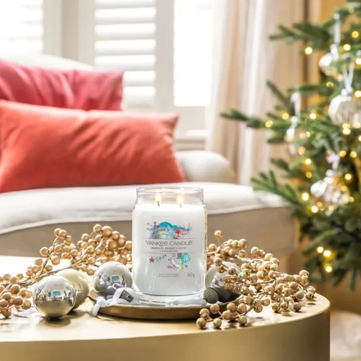YANKEE CANDLE Signature Duża świeca w słoiku MAGICAL BRIGHT LIGHTS 567g