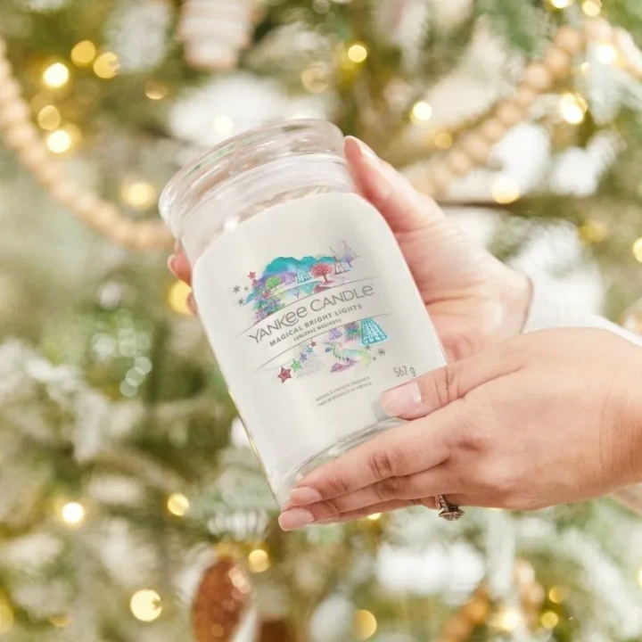 YANKEE CANDLE Signature Duża świeca w słoiku MAGICAL BRIGHT LIGHTS 567g