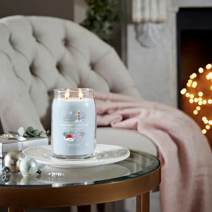 YANKEE CANDLE Signature Duża świeca w słoiku NORTH POLE HIDEAWAY 567g