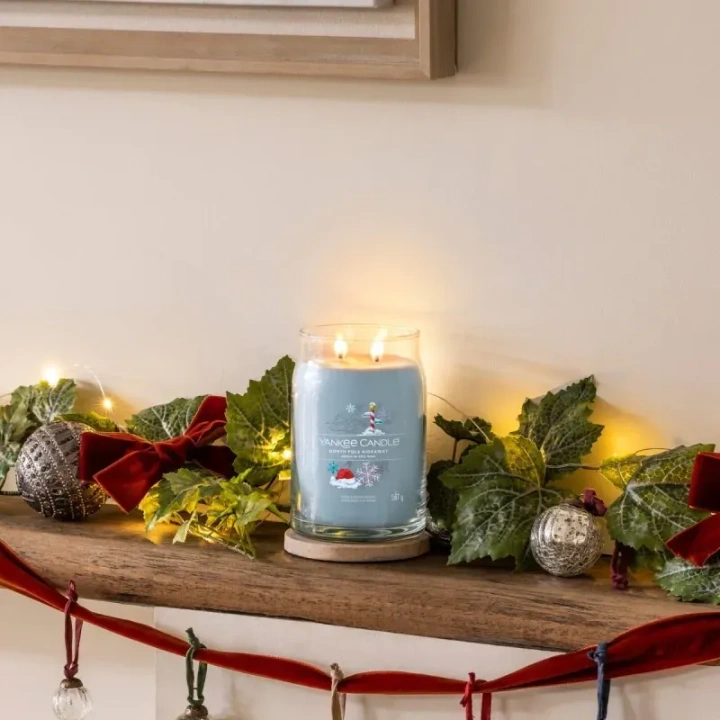 YANKEE CANDLE Signature Duża świeca w słoiku NORTH POLE HIDEAWAY 567g