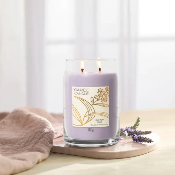 YANKEE CANDLE Signature Duża świeca w słoiku LAVENDER BLISS 567g
