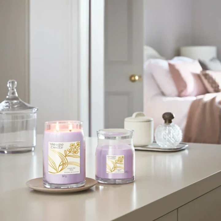 YANKEE CANDLE Signature Duża świeca w słoiku LAVENDER BLISS 567g