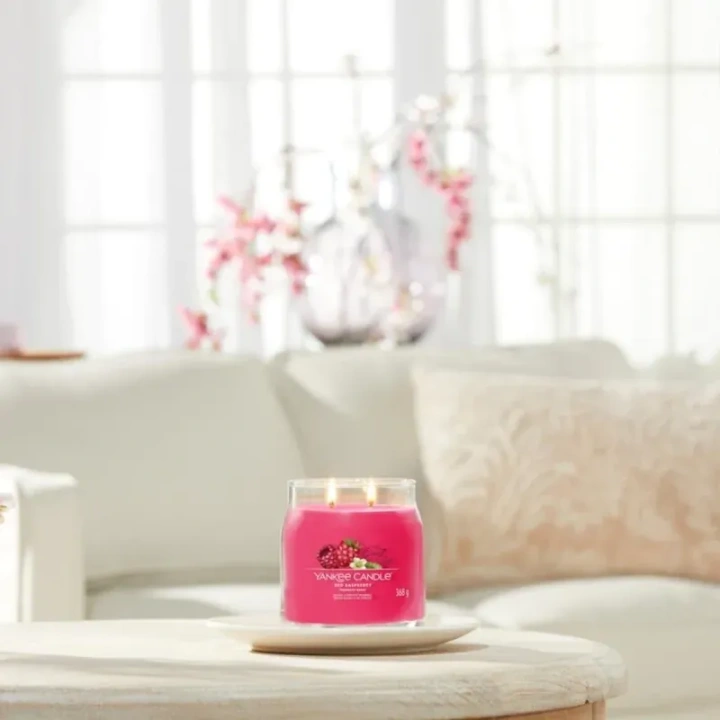 YANKEE CANDLE Signature Średnia świeca w słoiku RED RASPBERRY 368g