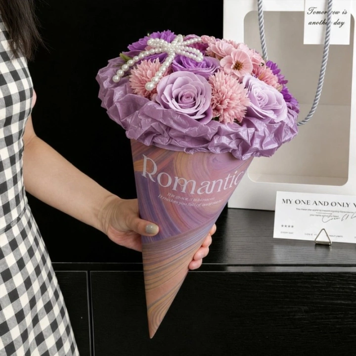 ECARLA Flower Box bukiet mydlanych kwiatów w rożku Fiolet BUK30
