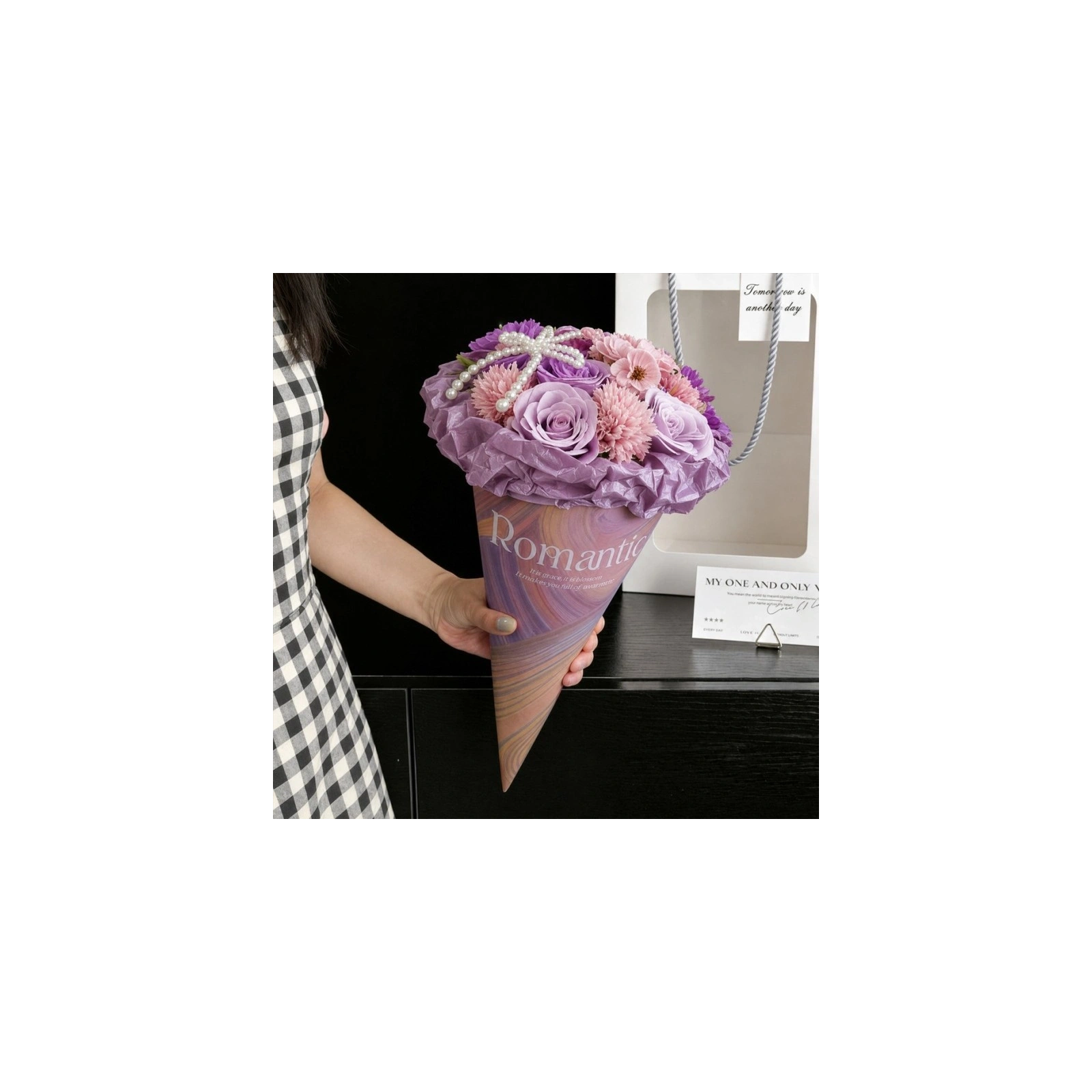 ECARLA Flower Box bukiet mydlanych kwiatów w rożku Fiolet BUK30