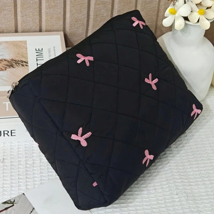ECARLA kosmetyczka pikowana 23x7x16cm Czarna w Kokardki KS156