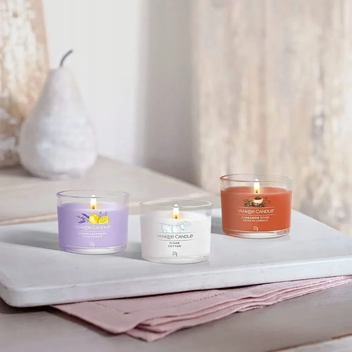 YANKEE CANDLE Signature Mini świeca w słoiku FRESH CUT ROSES 37g