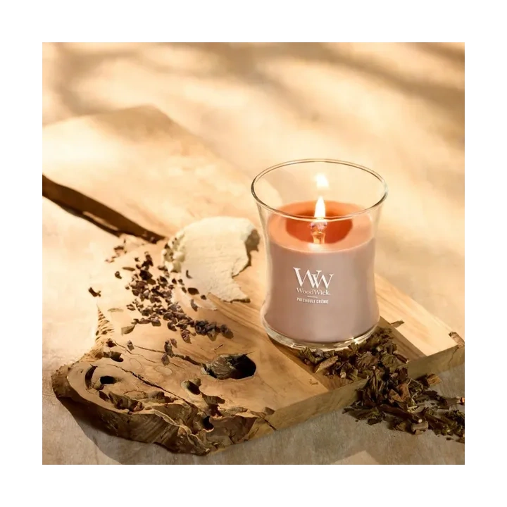 WOODWICK Pluswick średnia świeca w słoiku PATCHOULI CREME 275g
