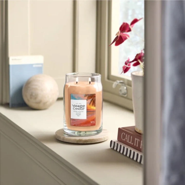 YANKEE CANDLE Signature Duża świeca w słoiku PINK SANDS GLOW 567g