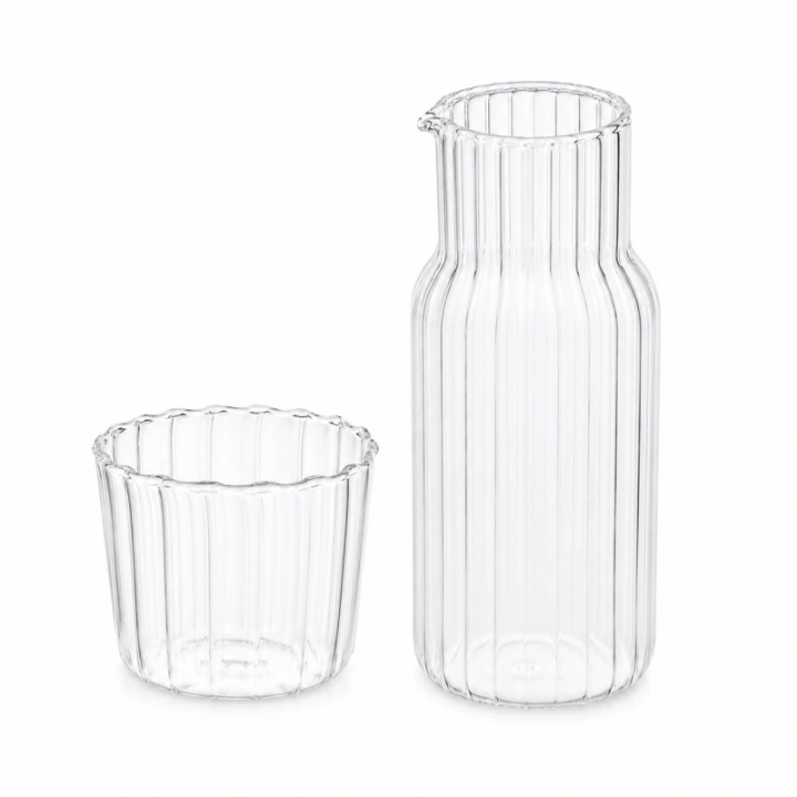 ECARLA karafka z falowanymi ściankami 510ml i pokrywką-szklanką 220ml KARR02
