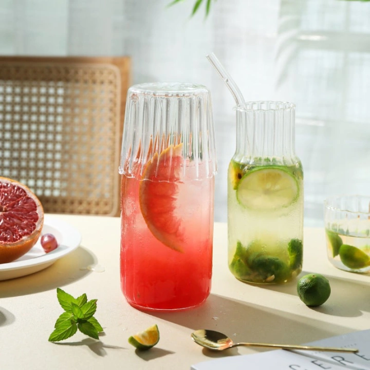 ECARLA karafka z falowanymi ściankami 510ml i pokrywką-szklanką 220ml KARR02