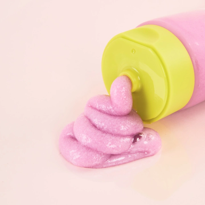 ZIGTAG Berry Smoothie Scrub Cleanser peelingujący żel oczyszczający do twarzy 130ml