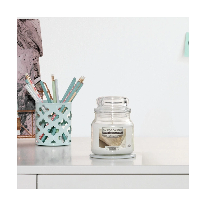 YANKEE CANDLE Home Inspiration Średnia świeca w słoiku WHITE LINEN & LACE 340g
