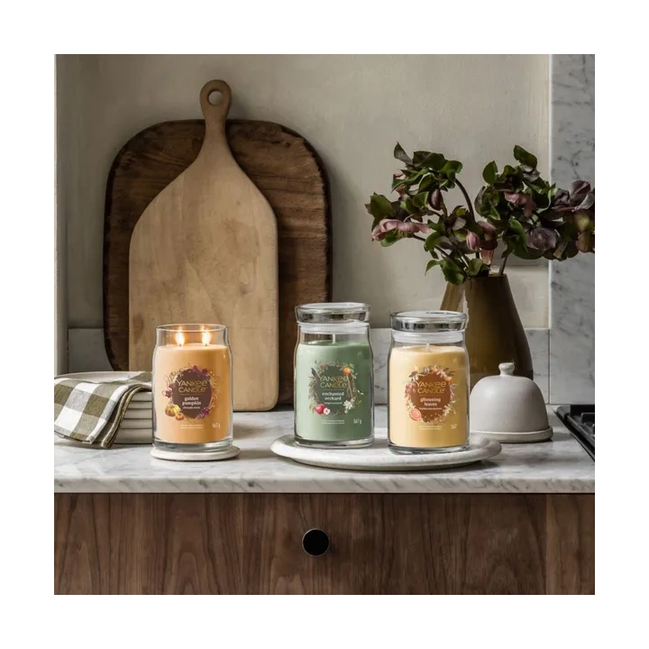 YANKEE CANDLE Signature Duża świeca w słoiku GLISTENING LEAVES 567g