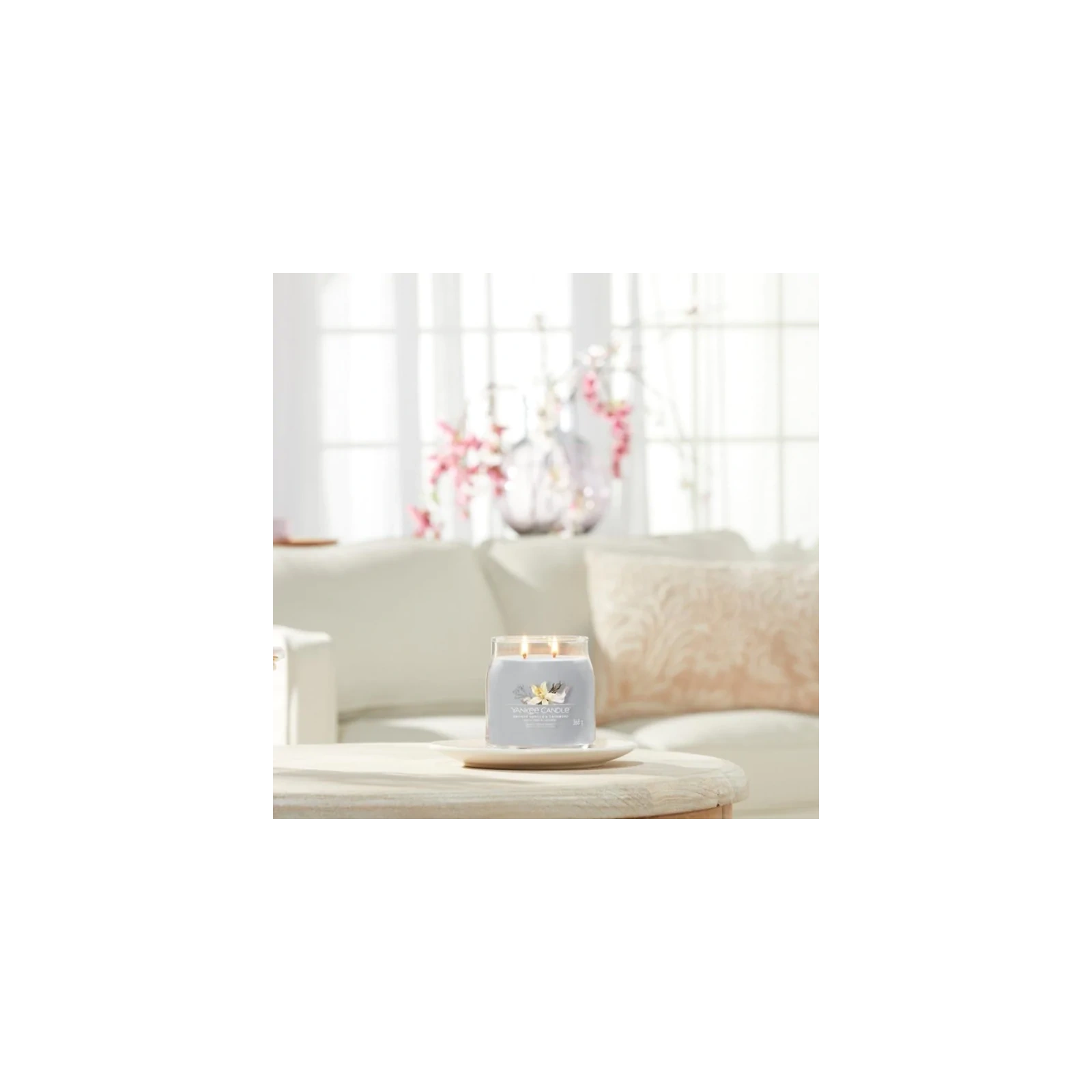 YANKEE CANDLE Signature Średnia świeca w słoiku SMOKED VANILLA & CASHMERE 368g