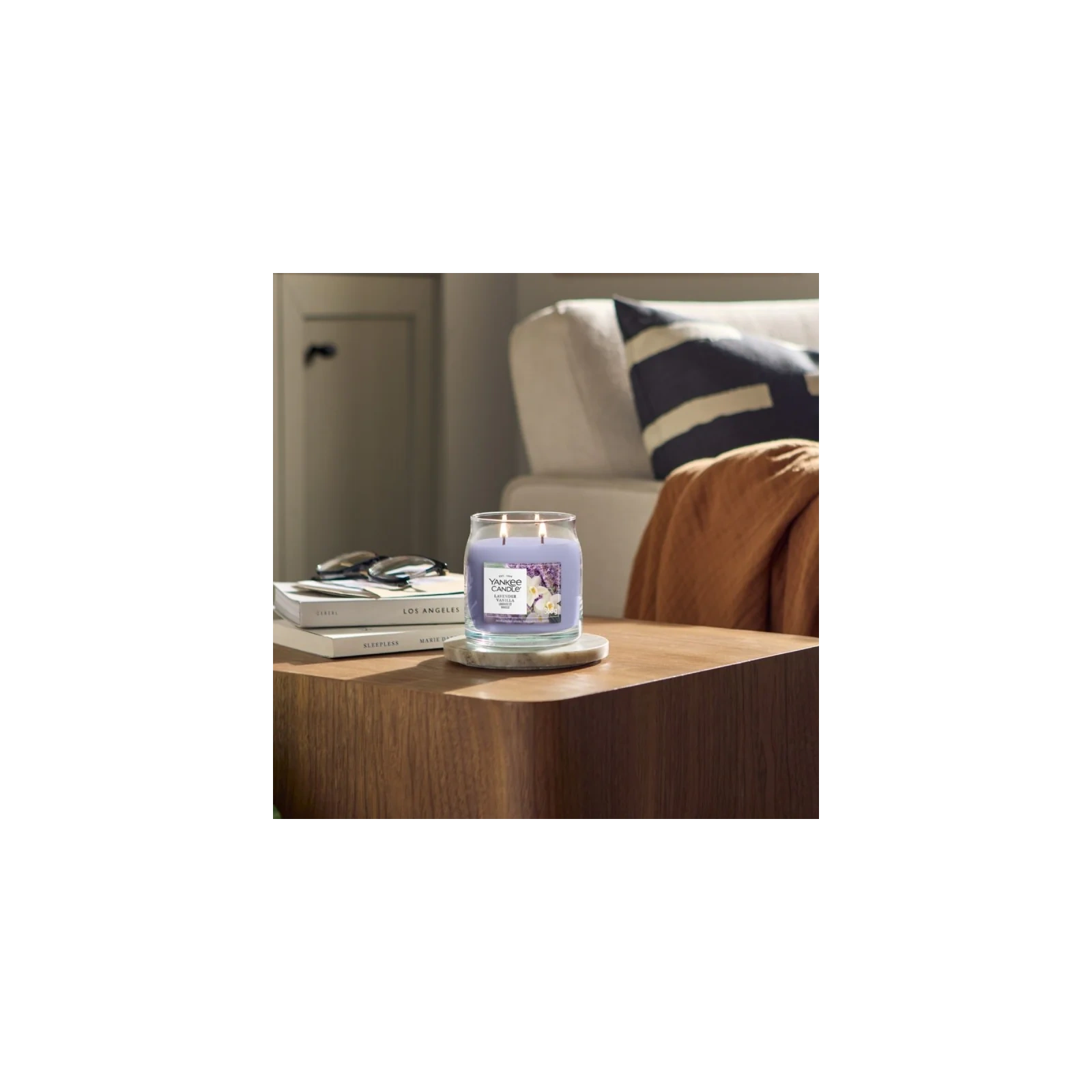 YANKEE CANDLE Signature Lavender Vanilla średnia świeca zapachowa 368g