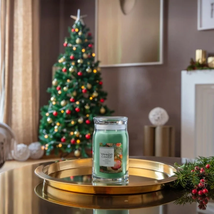 YANKEE CANDLE Tree Trimming świeca zapachowa Signature duża 567g