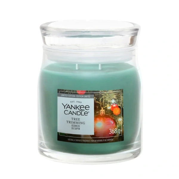 YANKEE CANDLE Tree Trimming świeca zapachowa Signature średnia 368g