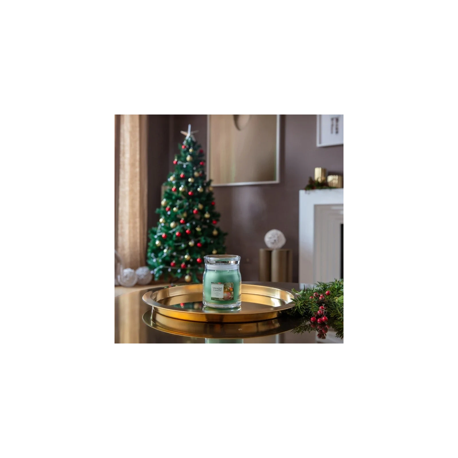 YANKEE CANDLE Tree Trimming świeca zapachowa Signature średnia 368g