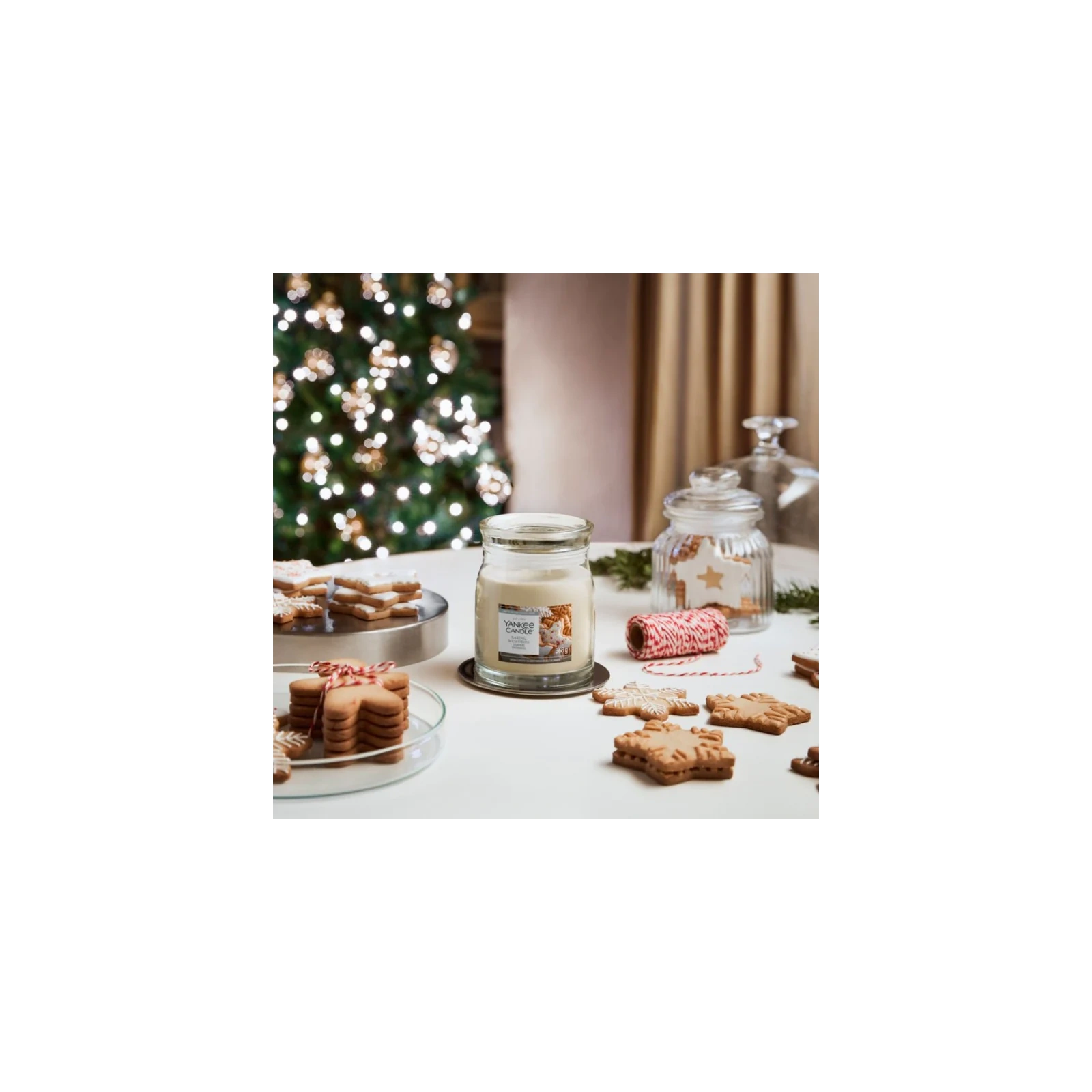 YANKEE CANDLE Baking Memories świeca zapachowa Signature średnia 368g