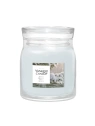 YANKEE CANDLE Snow Kissed Pine świeca zapachowa Signature średnia 368g