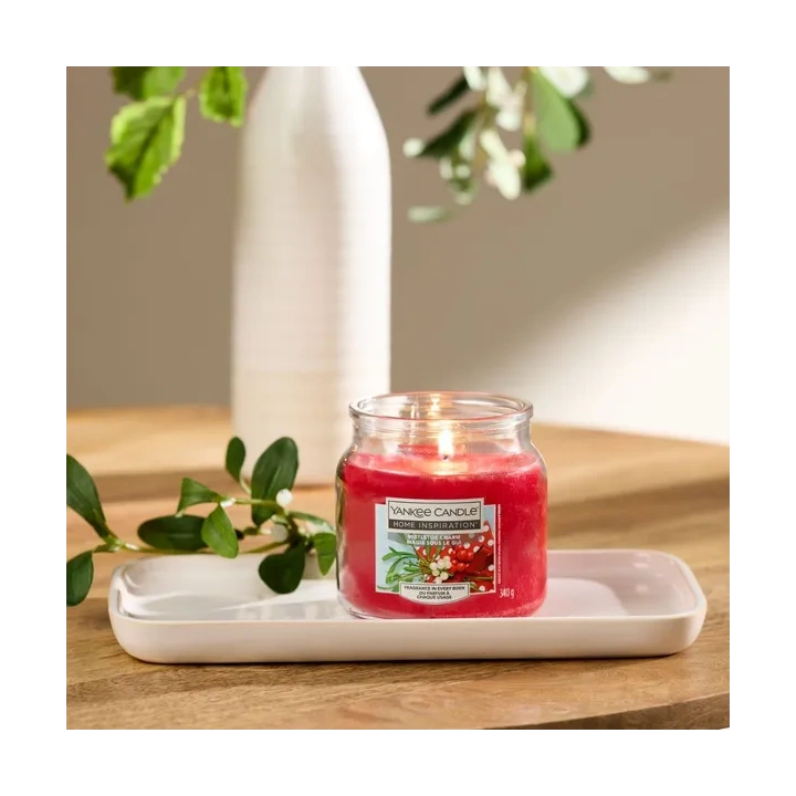 YANKEE CANDLE Home Inspiration Średnia świeca w słoiku MISTLETOE CHARM 340g