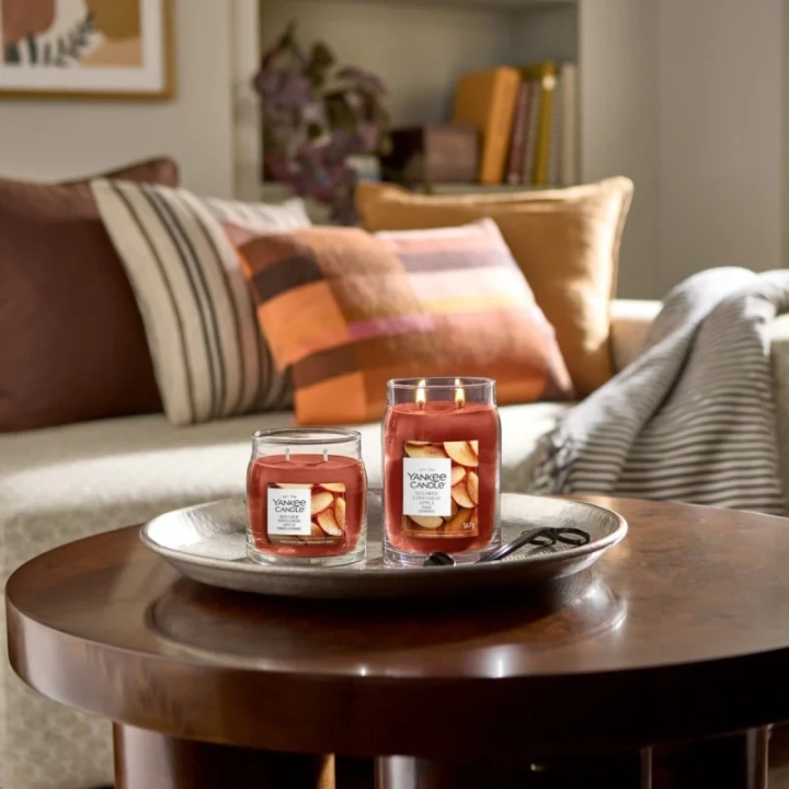 YANKEE CANDLE Sugared Cinnamon Apple świeca zapachowa średnia 411g