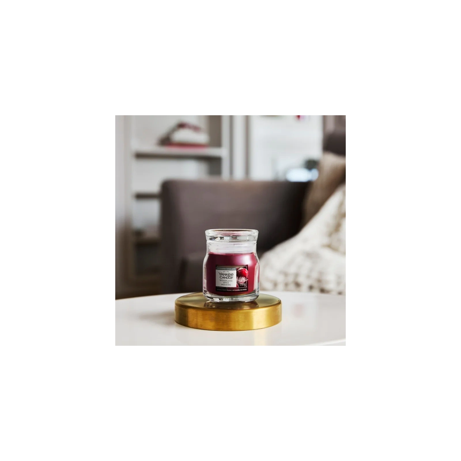 YANKEE CANDLE Woodland Spice świeca zapachowa Signature mała 110g