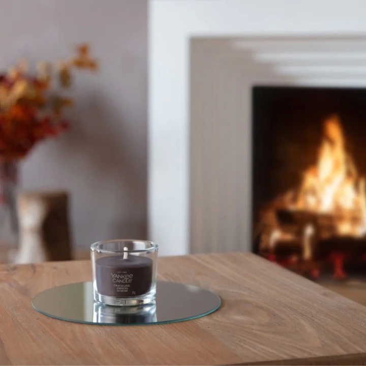 YANKEE CANDLE Crackling Embers świeca zapachowa Signature mini 37g