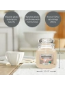 YANKEE CANDLE Home Inspiration Średnia świeca w słoiku CALMING CABANA 340g