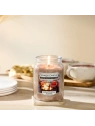 YANKEE CANDLE Home Inspiration Duża świeca w słoiku CAMPFIRE STORIES 538g