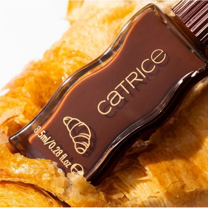 Catrice Autumn Delights Sweet Treat błyszczyk do ust C02 Fresh Baked Croissant 8.5ml
