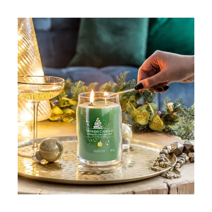 YANKEE CANDLE Signature Duża świeca w słoiku SHIMMERING CHRISTMAS TREE 567g