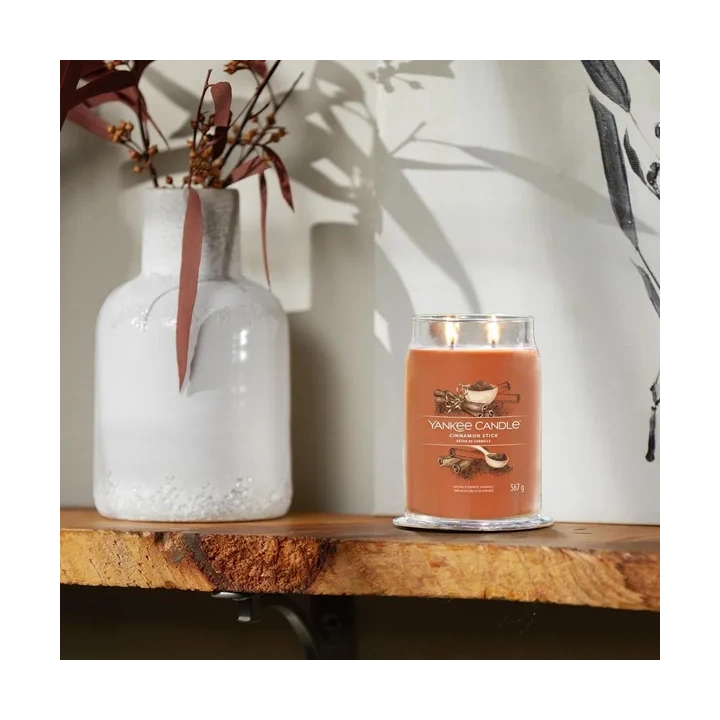 YANKEE CANDLE Signature Duża świeca w słoiku CINNAMON STICK 567g