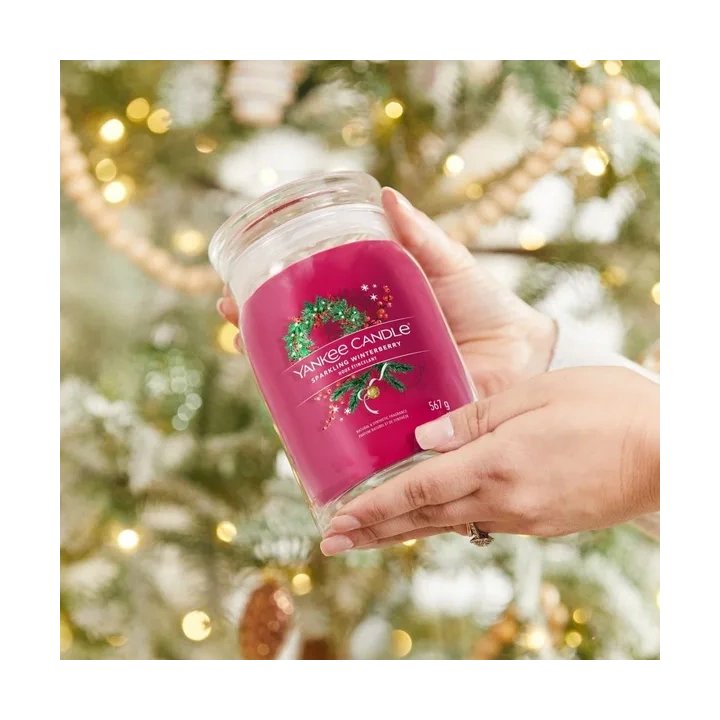 YANKEE CANDLE Signature Duża świeca w słoiku SPARKLING WINTERBERRY 567g 