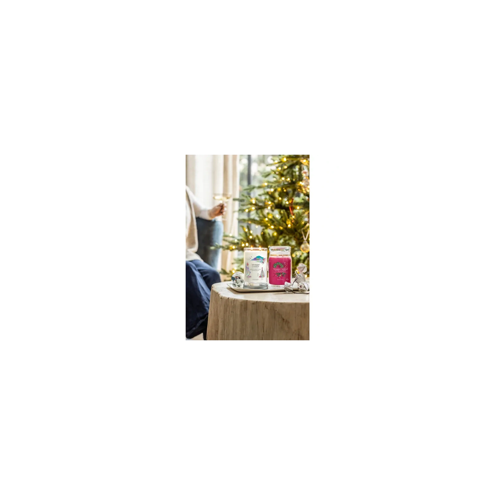 YANKEE CANDLE Signature Duża świeca w słoiku SPARKLING WINTERBERRY 567g 