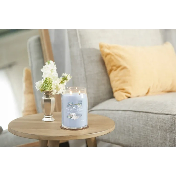 YANKEE CANDLE Signature Średnia świeca w słoiku A CALM & QUIET PLACE 368g