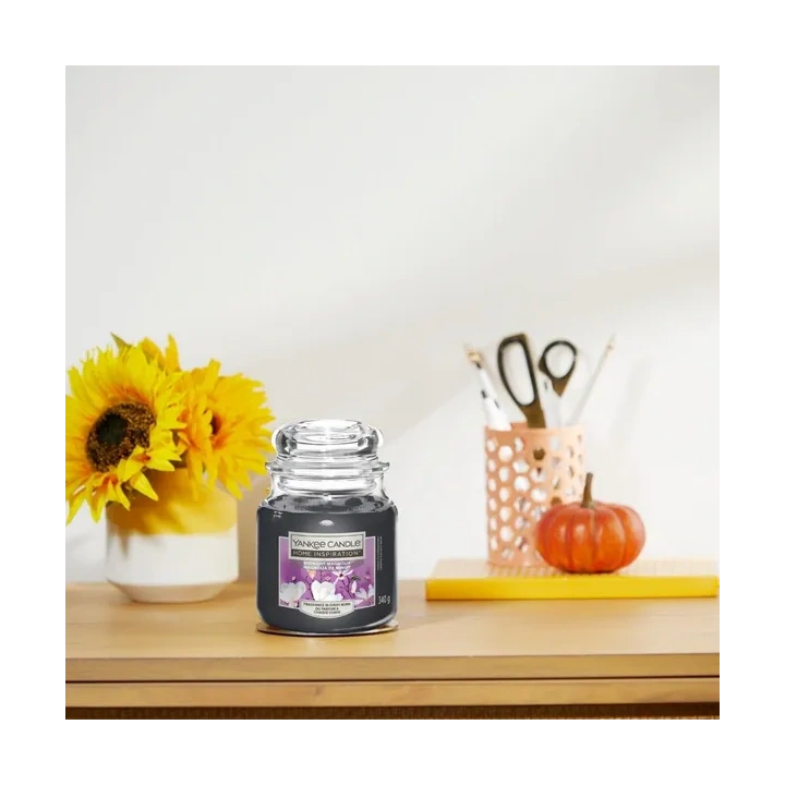 YANKEE CANDLE Home Inspiration Średnia świeca w słoiku MIDNIGHT MAGNOLIA 340g