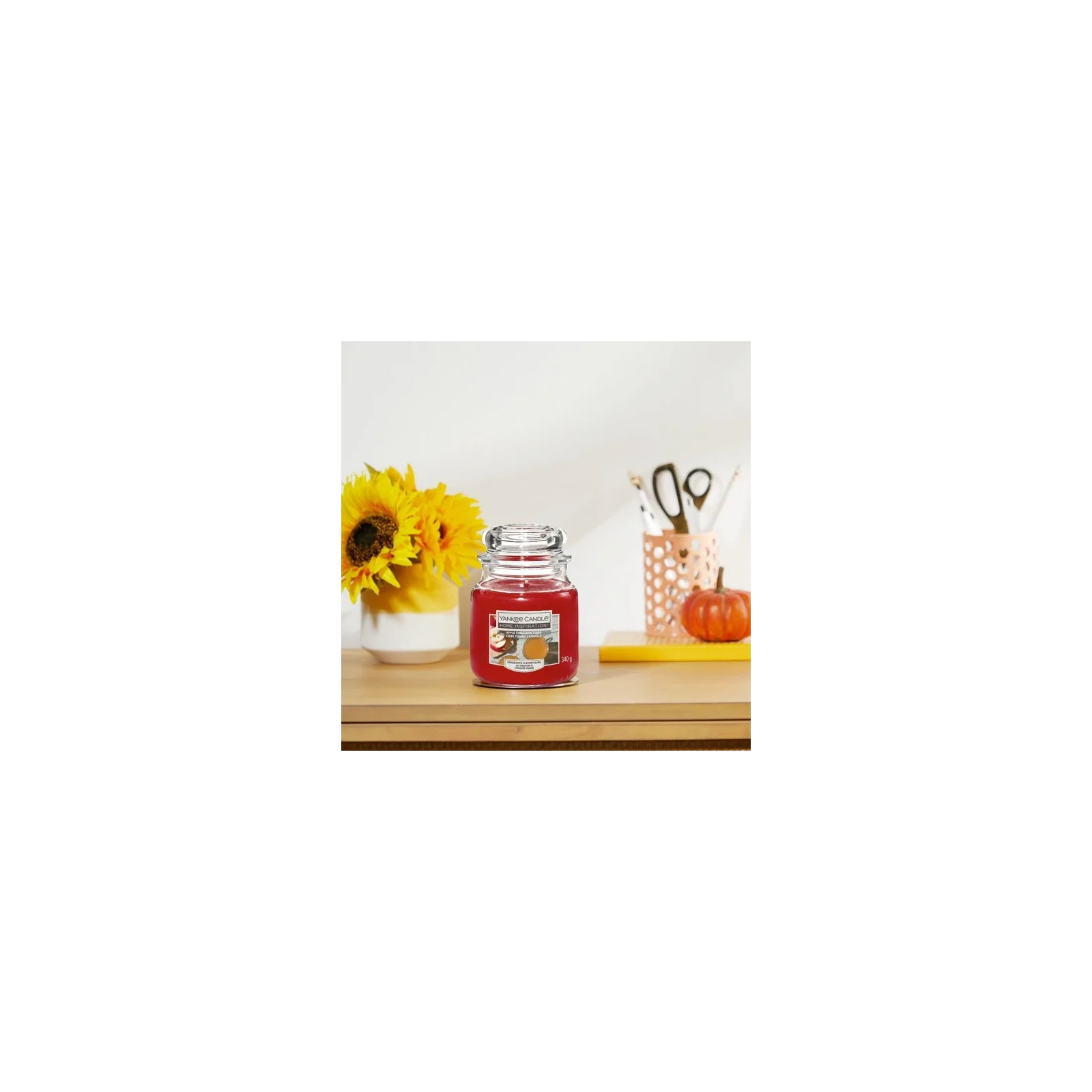 YANKEE CANDLE Home Inspiration Średnia świeca w słoiku APPLE CINNAMON CIDER 340g