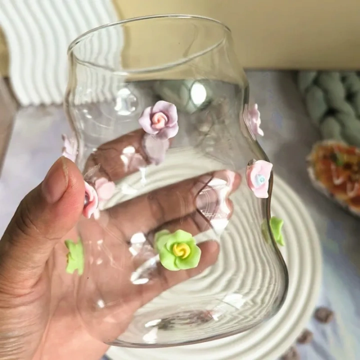 ECARLA szklanka z falowanymi ściankami i słomką KWIATKI SZK164 350ml