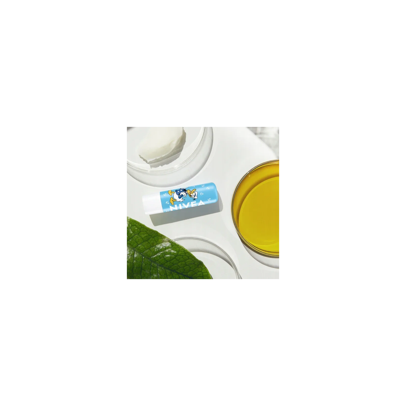 NIVEA Disney Mickey And Friends pomadka ochronna Hydro Splash 4,8g 