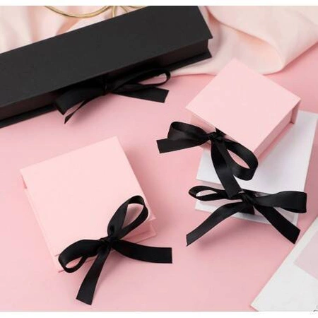 ECARLA pudełko prezentowe ozdobne na biżuterię 10x10x3,5cm PDOZ26R